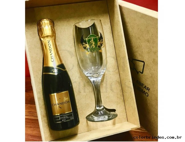 Kit Caixa com Espumante e Ta�a